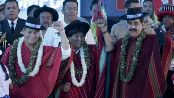 Bolivian President Evo Morales (C) gestures with the presidents of Ecuador and Venezuela during a closing ceremony of the climate change conference in Bolivia, Oct. 12, 2015.  www.teleSURtv.net